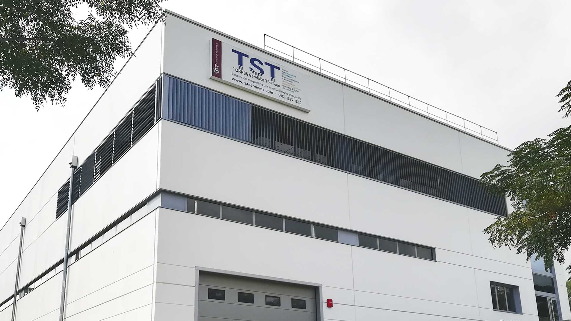 Fachada de la nave industrial prefabricada de TST