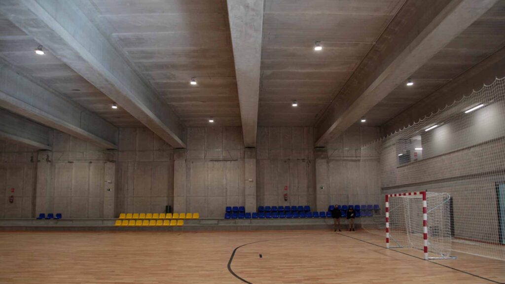 Interior pabellón polideportivo de la Massana