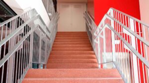 Escalera del terrazo en el Instituto de Almenar